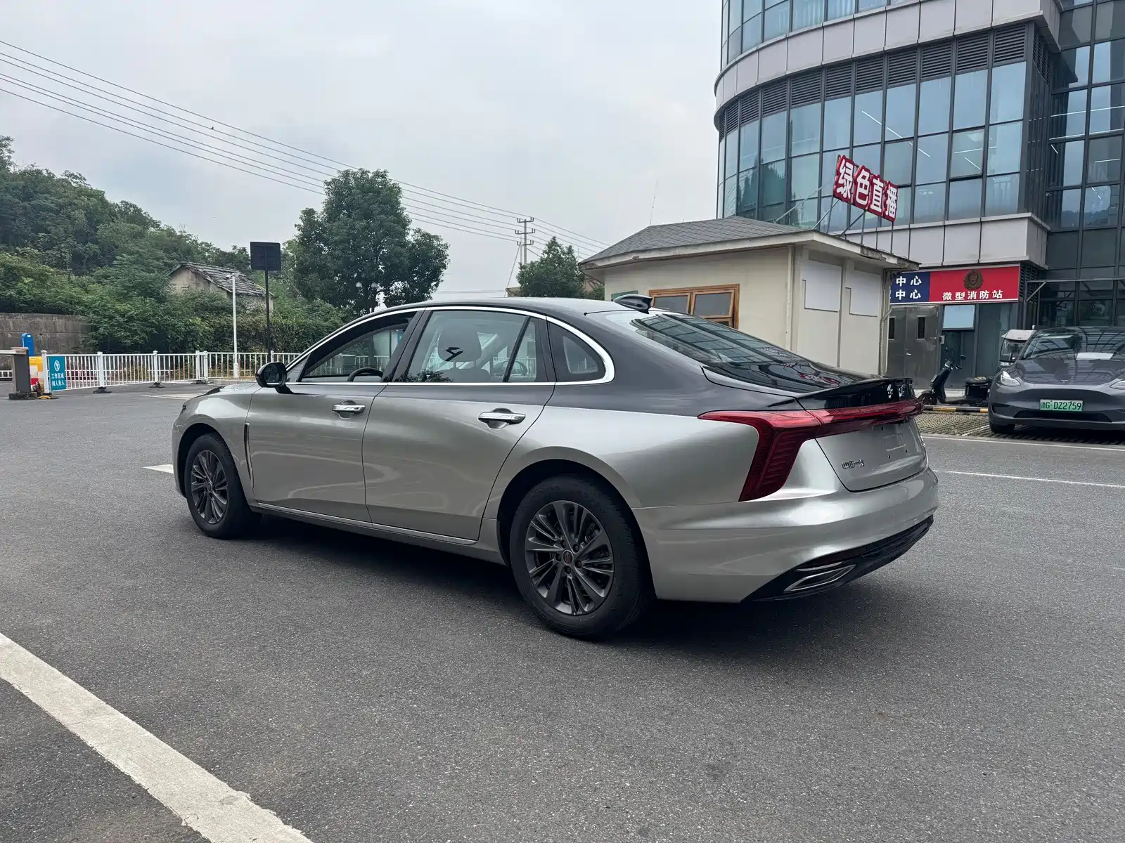 صورة 8 - Hongqi H5