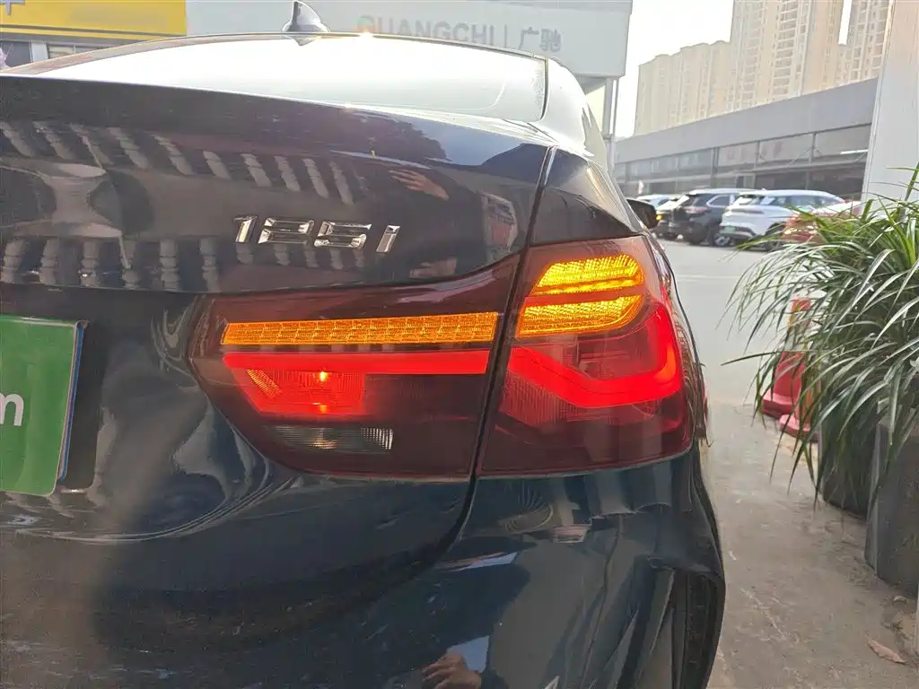 BMW 1 Series 2023 125i M Sport Shadow Edition фото 25