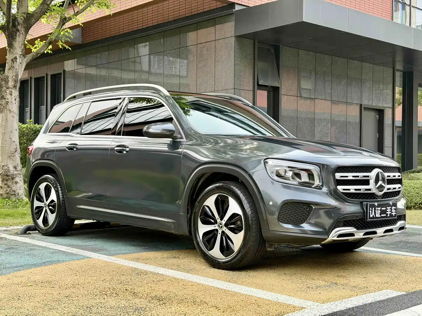 MERCEDES-BENZ GLB