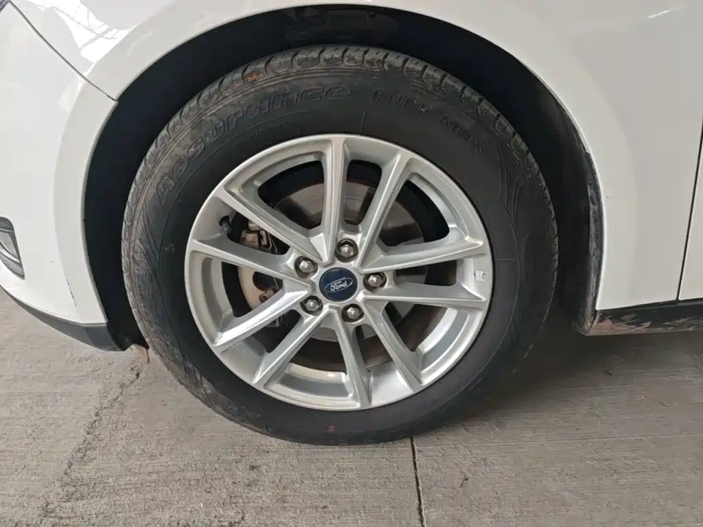 Фото 23 - Ford Focus
