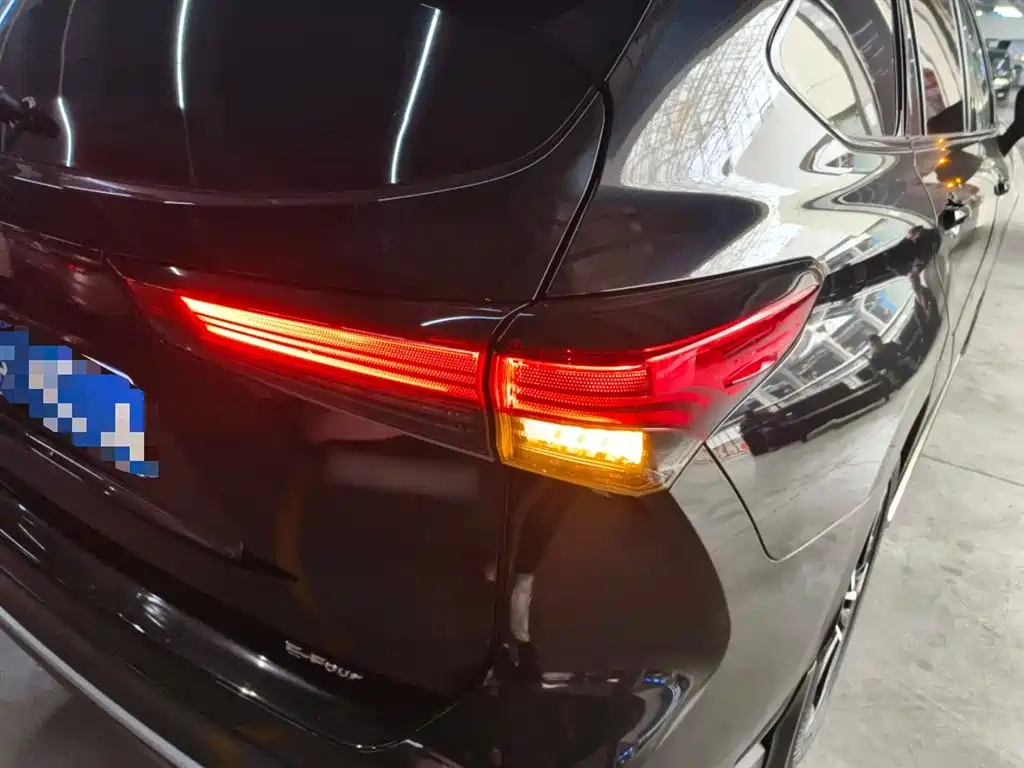 Toyota Crown Kluger 2022 2.5L HEV 4WD Premium Edition фото 8