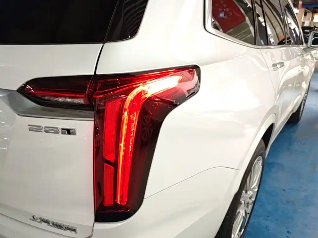 Фото 8 - Cadillac XT6