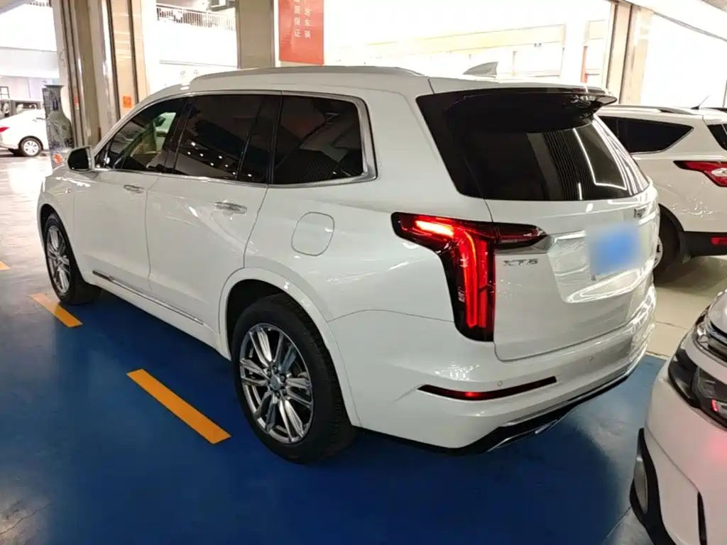 Фото 5 - Cadillac XT6