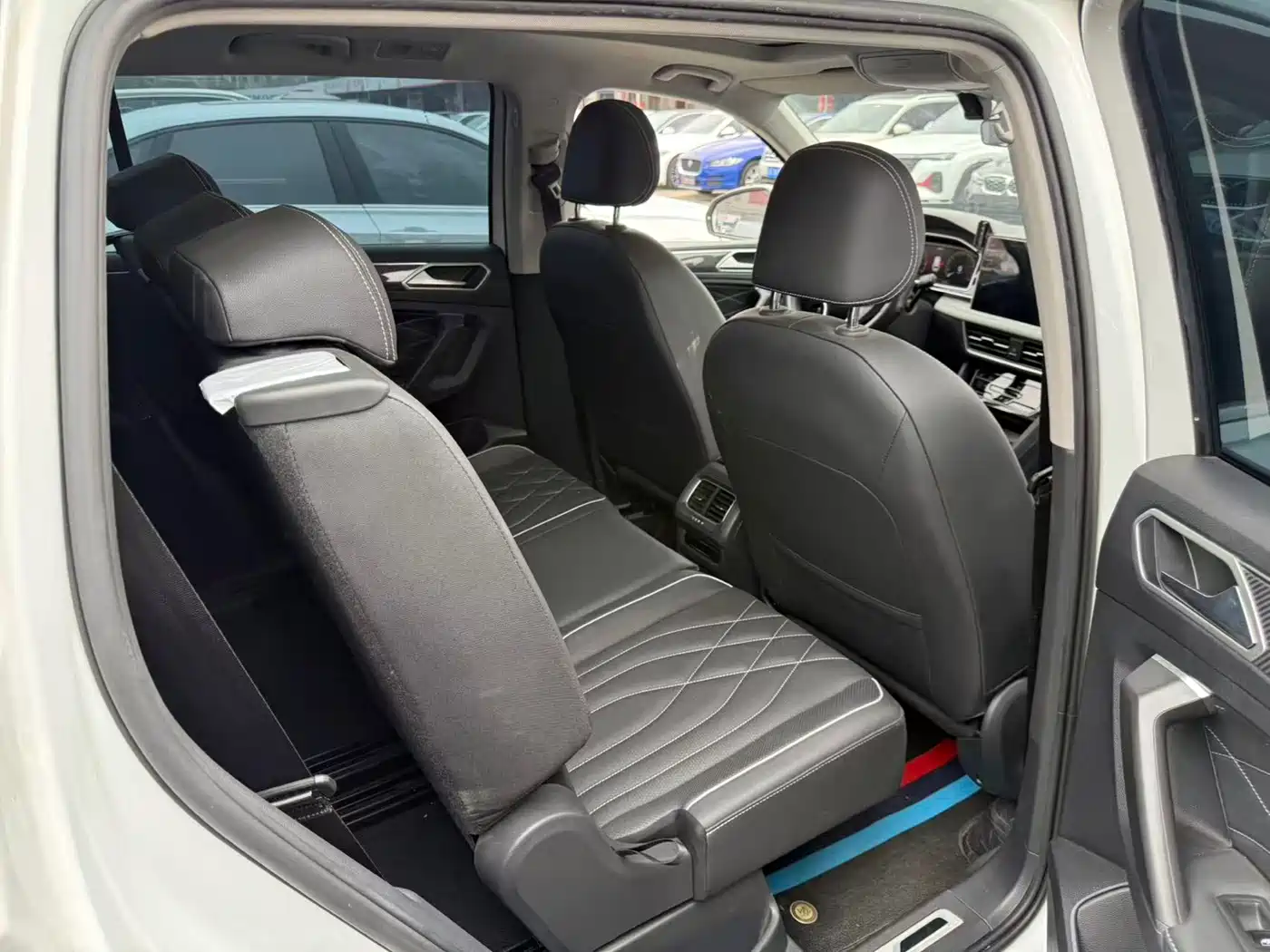 Volkswagen Tiguan L 2023 380TSI 4WD R-Line Premium 7-seater фото 8