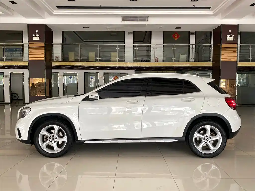 Mercedes-Benz GLA 2017 GLA 200 Dynamic фото 4