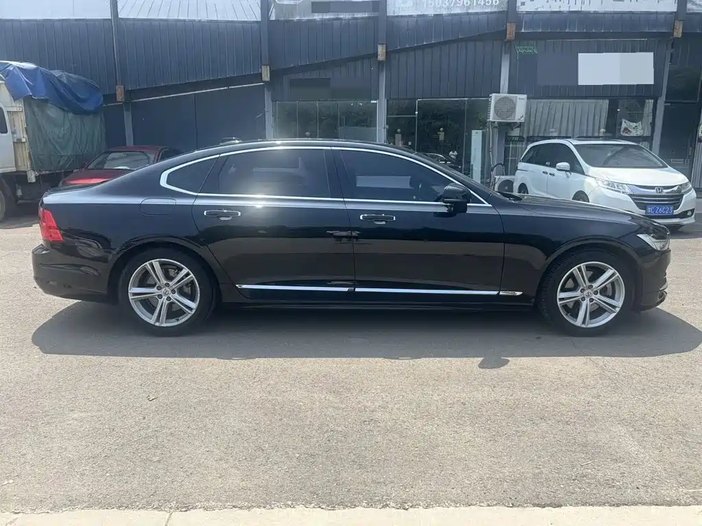 Фото 5 - Volvo S90