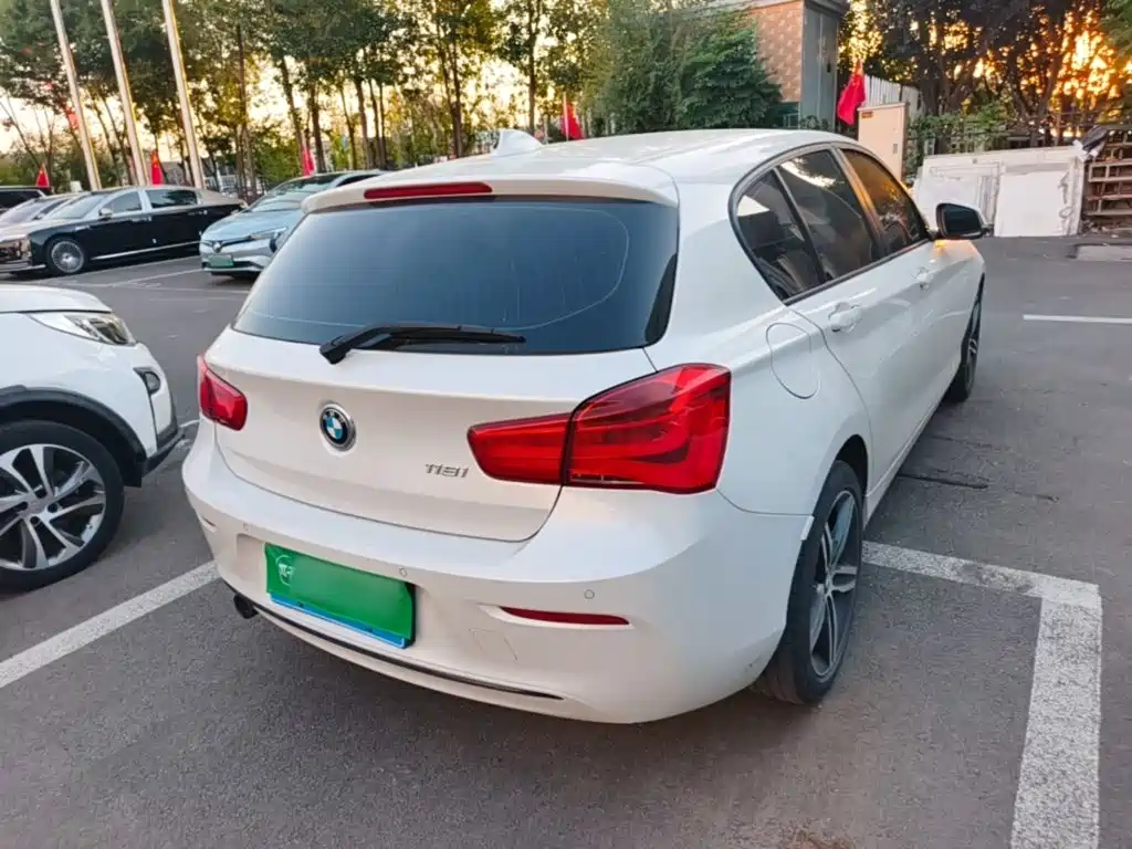 BMW 1 Series (Import) 2019 2018 118i Sport Design Package