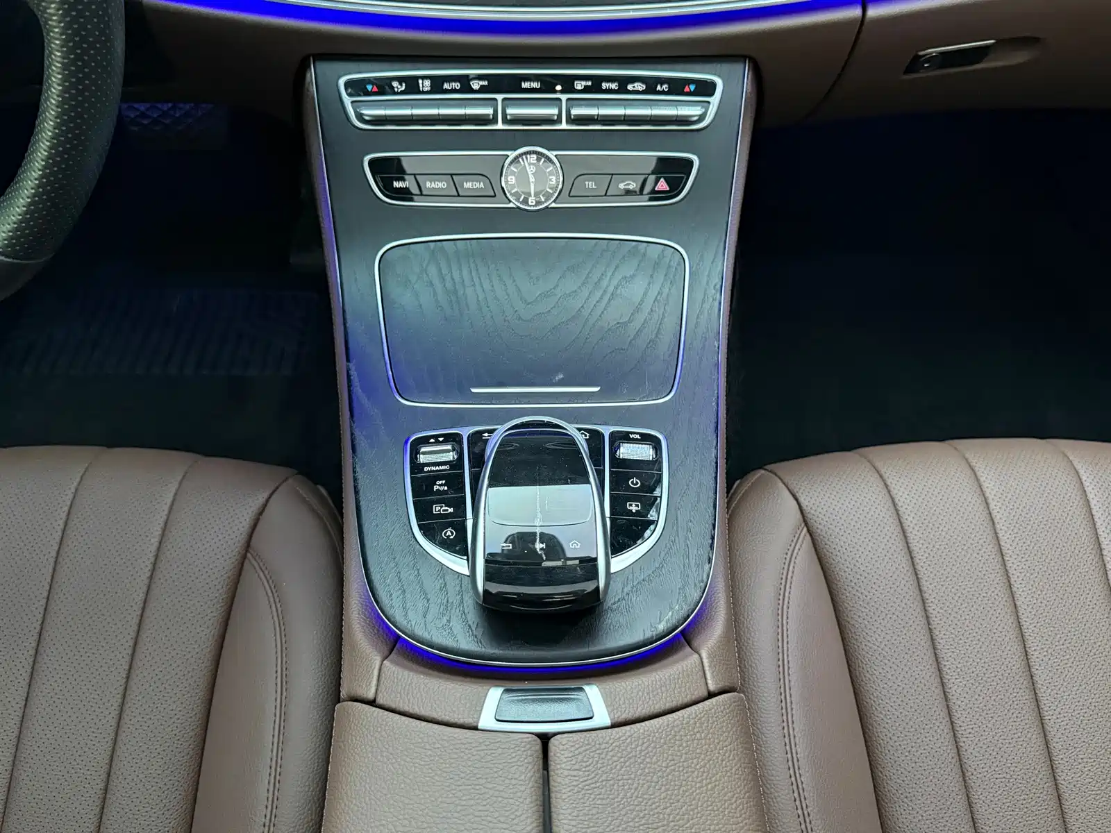 صورة 17 - Mercedes-Benz E-Class