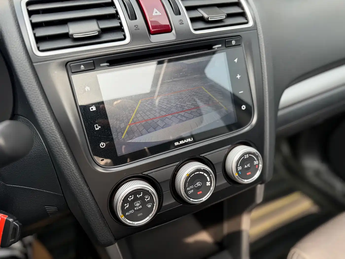 Subaru Forester 2015 2.0i Special Commemorative Edition фото 15
