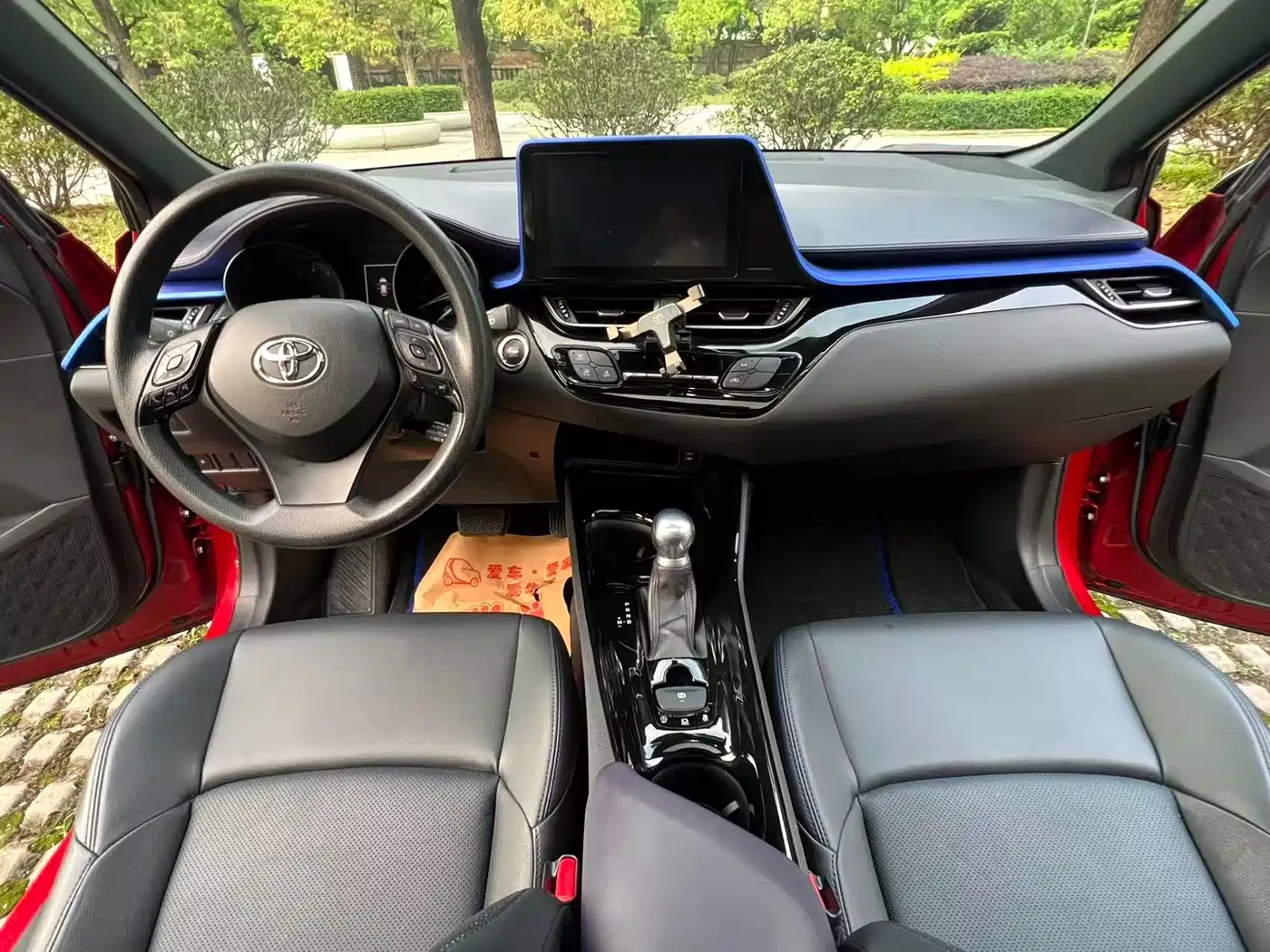 Toyota C-HR 2020 Model 2.0L Leading фото 10