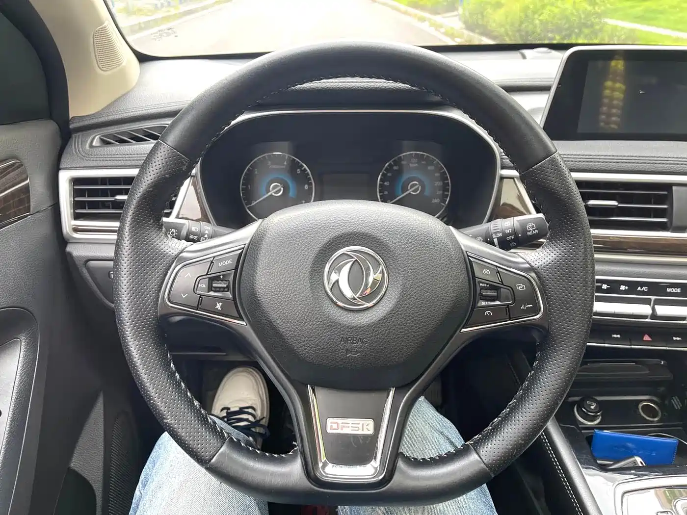 Dongfeng Fengguang Fengguang 580 2020 2020 1.5T CVT Luxury