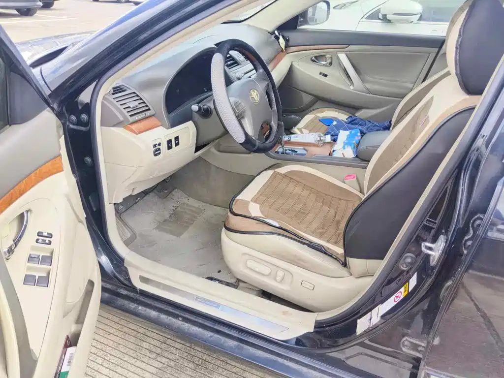 Фото 8 - Toyota Camry
