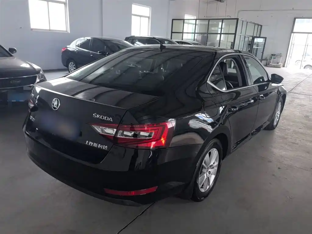 Škoda Superb 2016 TSI330 DSG Pioneer Edition фото 7