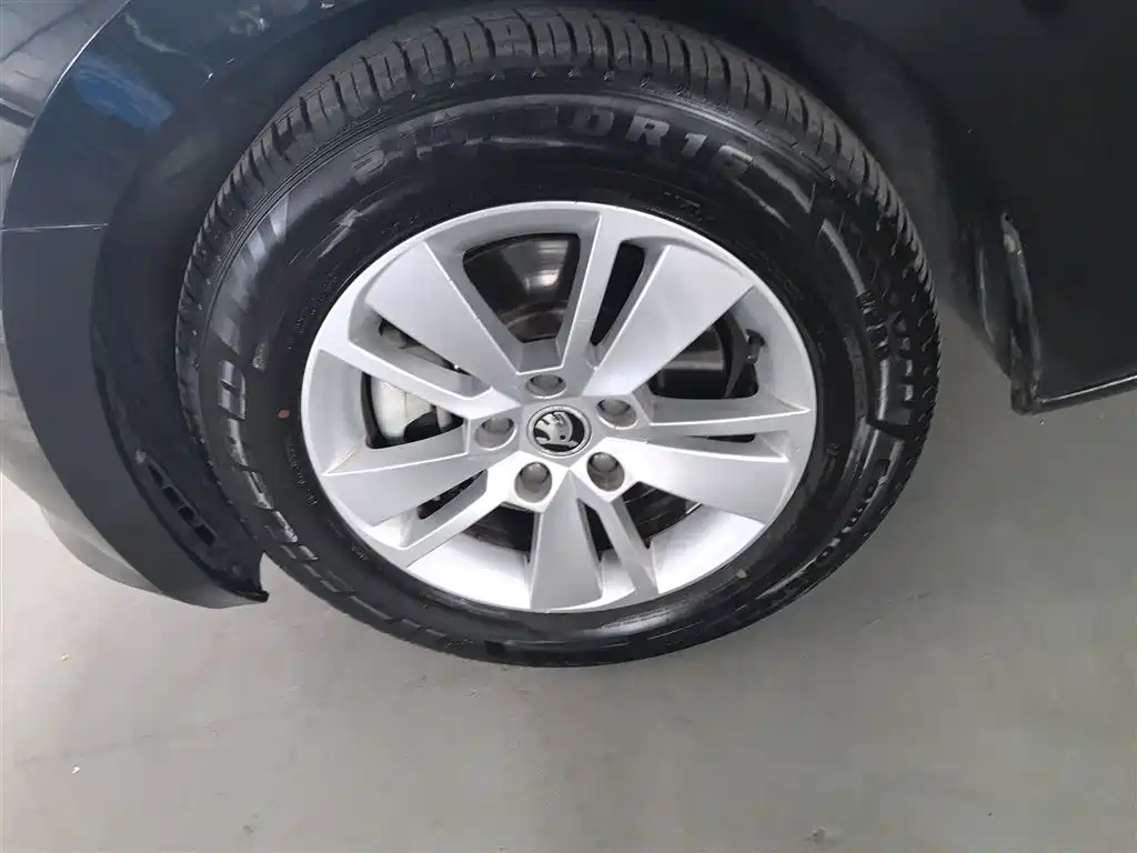 Škoda Superb 2016 TSI330 DSG Pioneer Edition фото 23