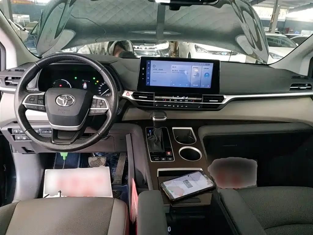 Toyota Granvia 2023 2.5L Hybrid Prestige PLUS Edition фото 6