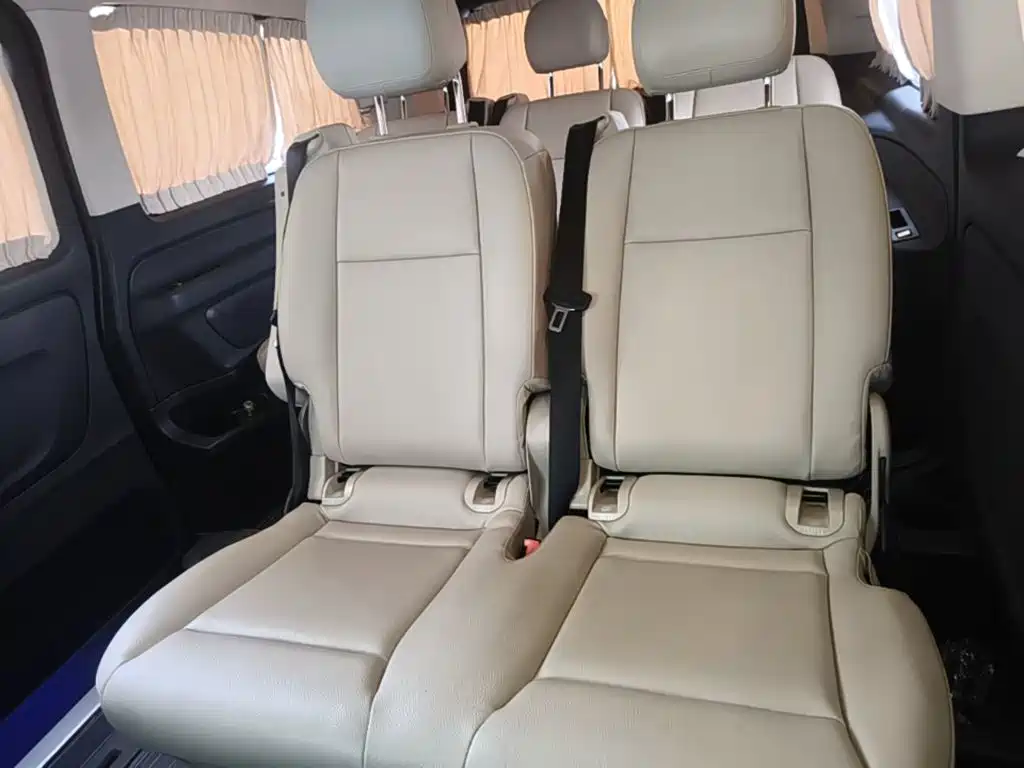 صورة 17 - Mercedes-Benz Vito