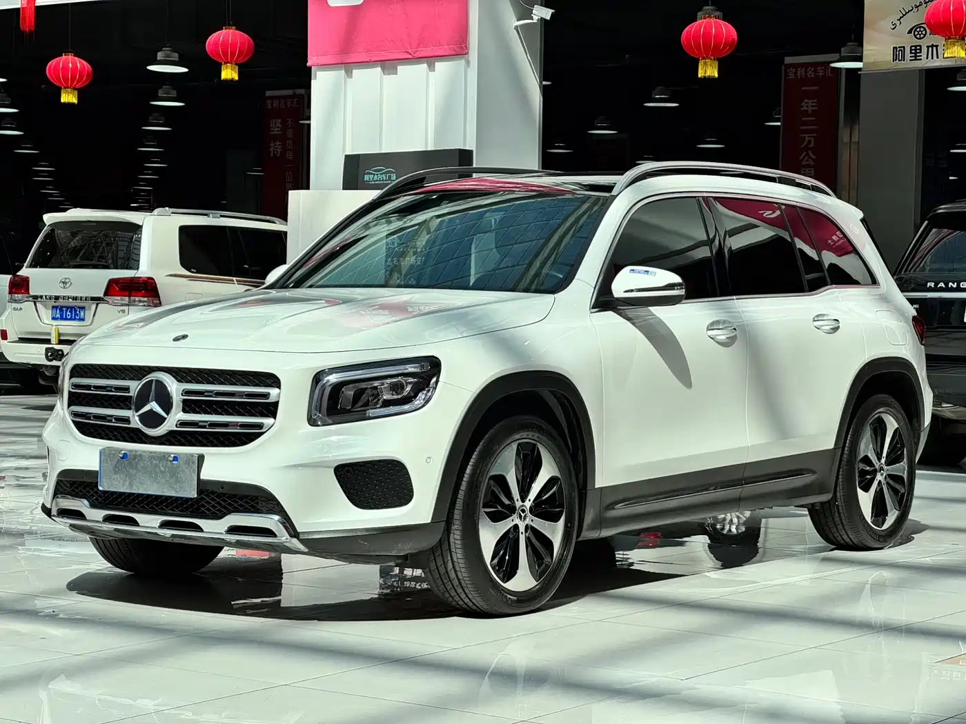 MERCEDES-BENZ GLB