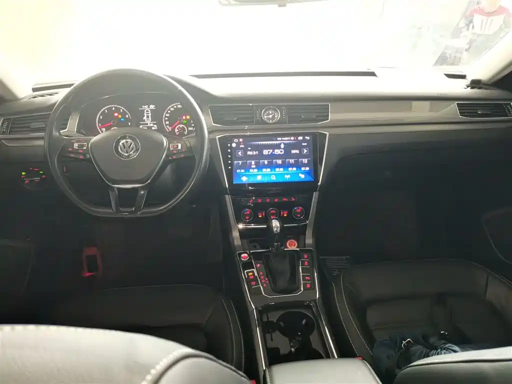 Volkswagen Passat 2017 330TSI DSG Prestige фото 10