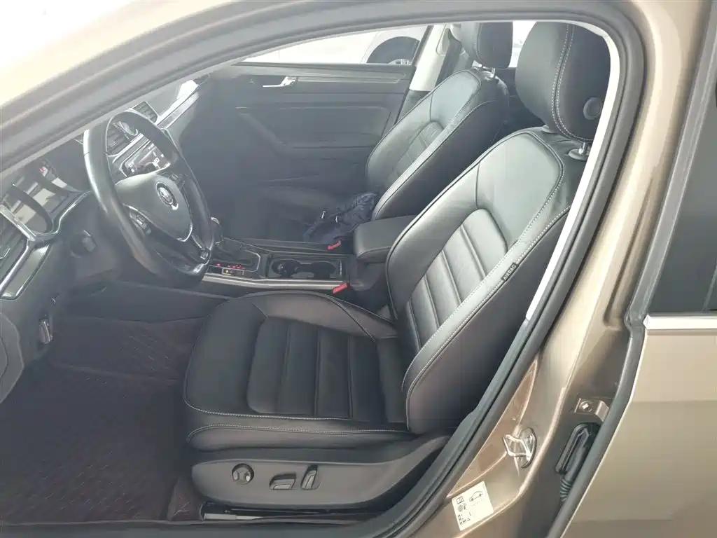 Volkswagen Passat 2017 330TSI DSG Prestige фото 15