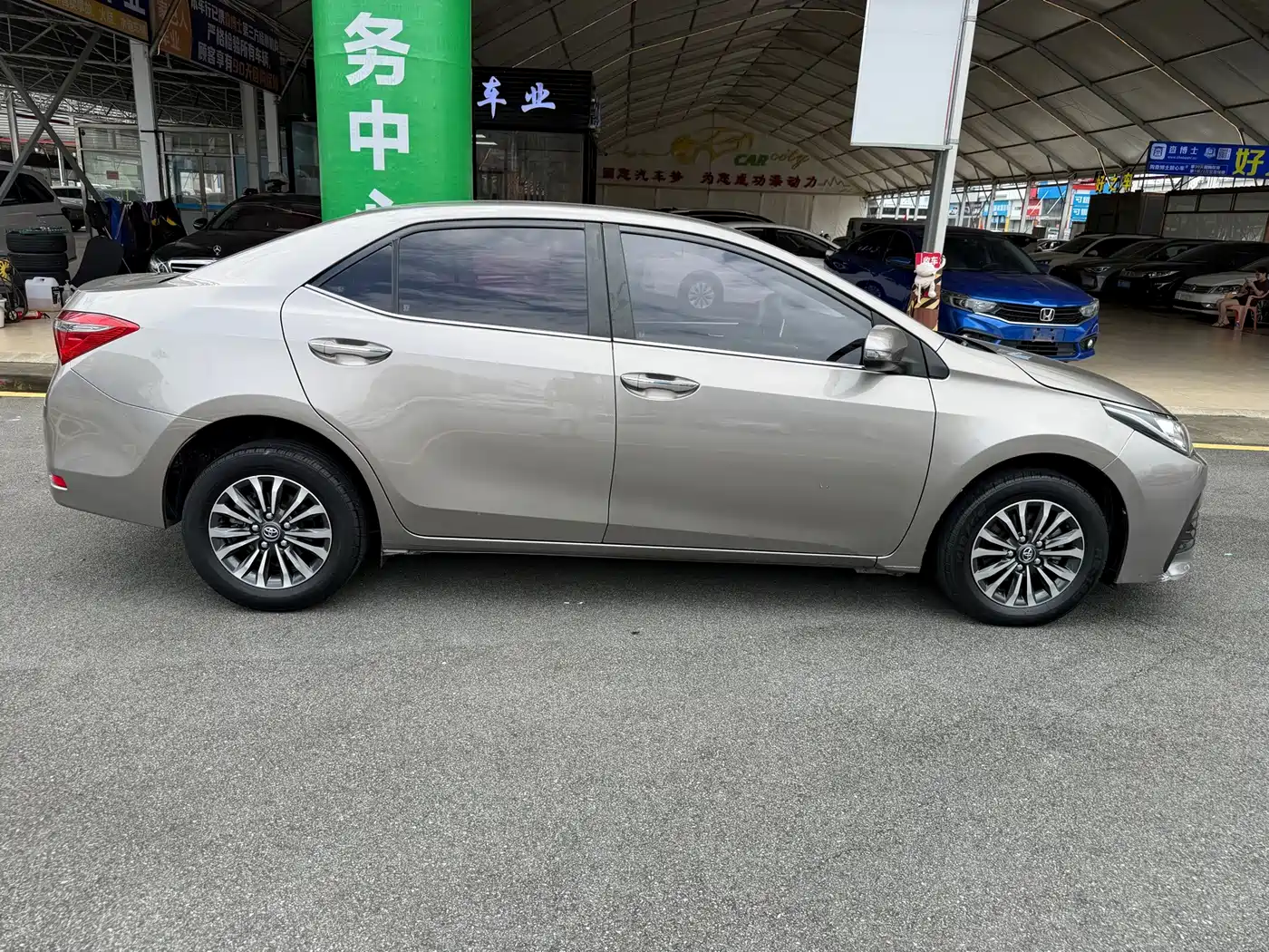 Фото 13 - Toyota Corolla