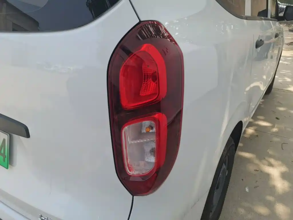 Фото 8 - Wuling Motors Wuling Hongguang New Energy