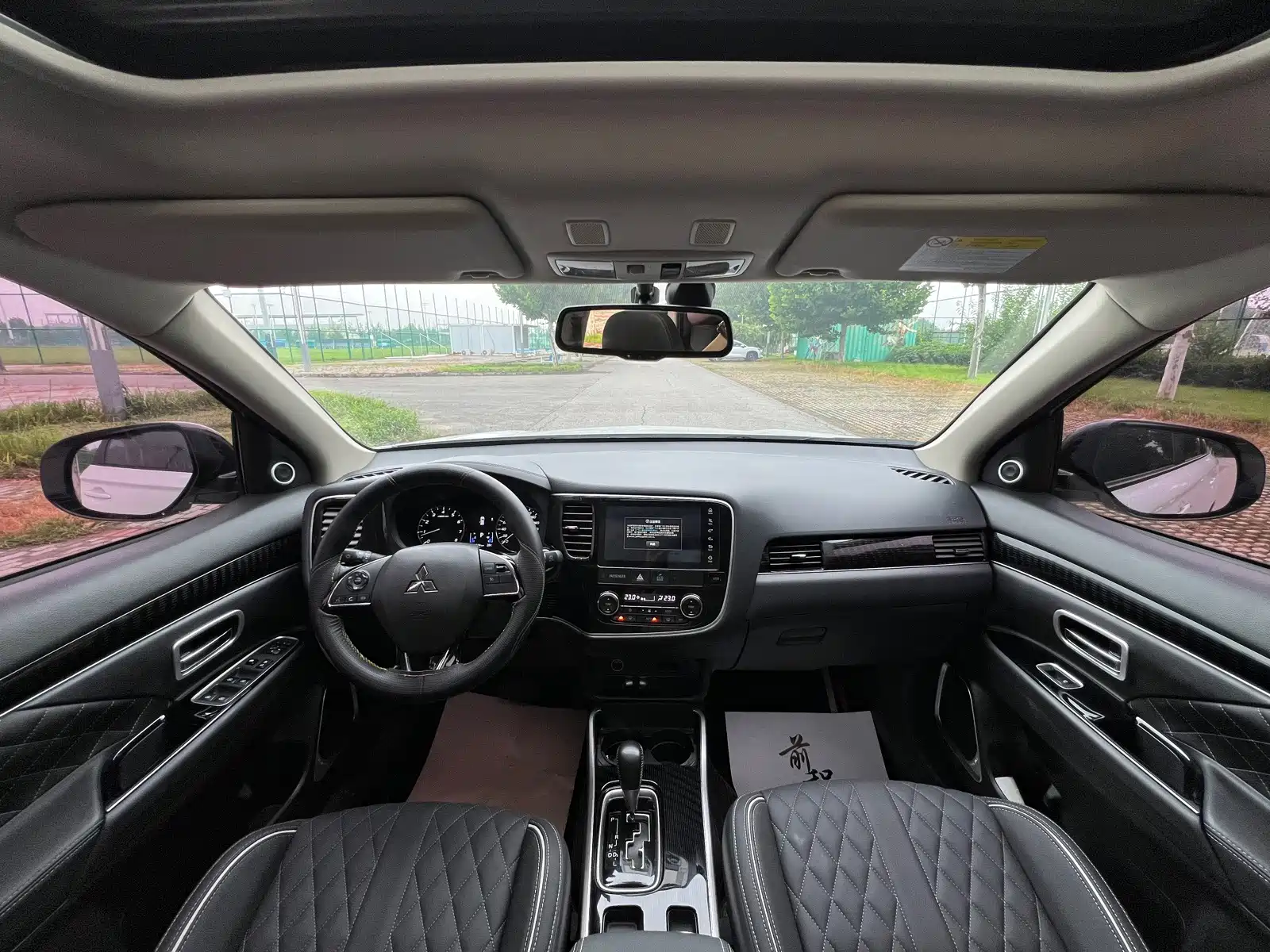 صورة 10 - Mitsubishi Outlander