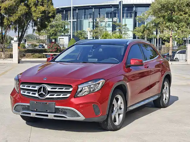 MERCEDES-BENZ GLA