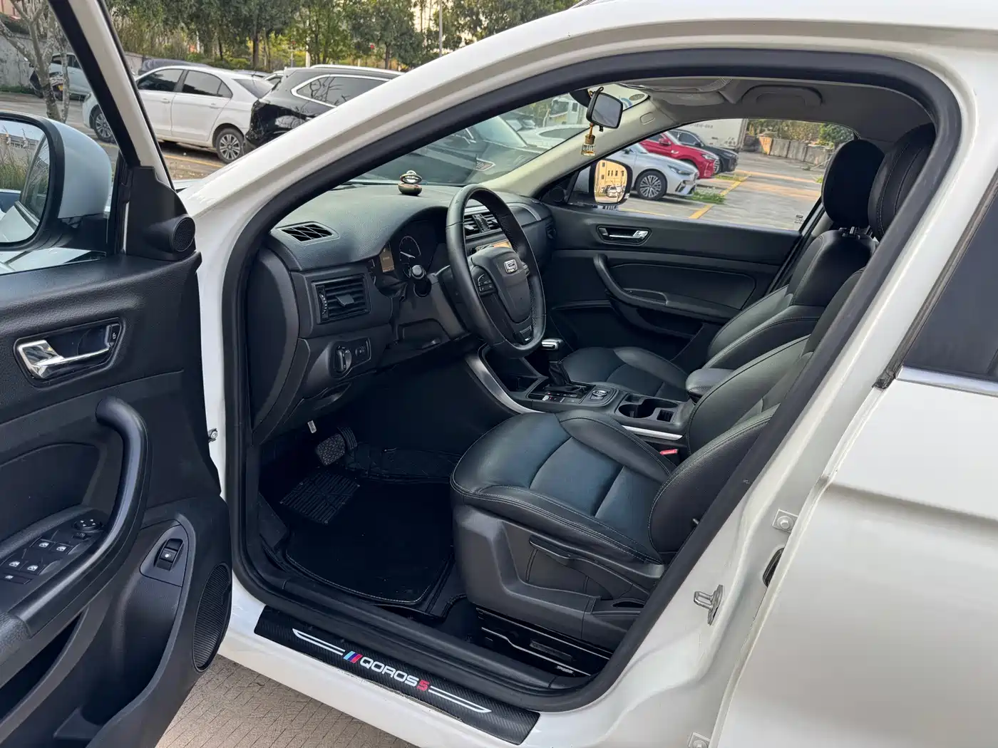 QOROS 5