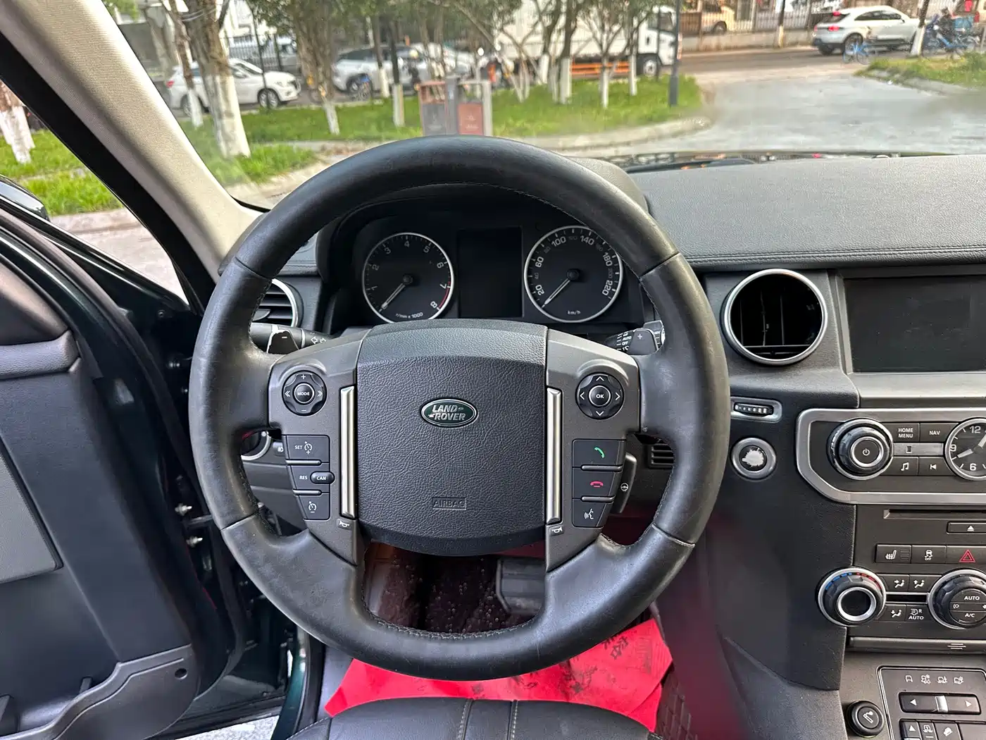 Land Rover Discovery 2016 3.0 SC V6 HSE фото 17