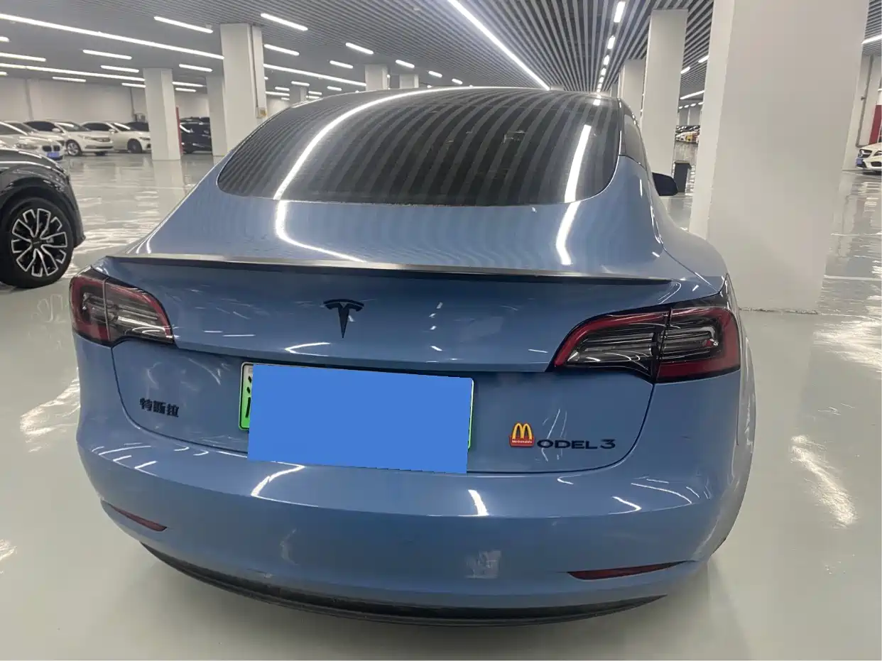 TESLA MODEL 3