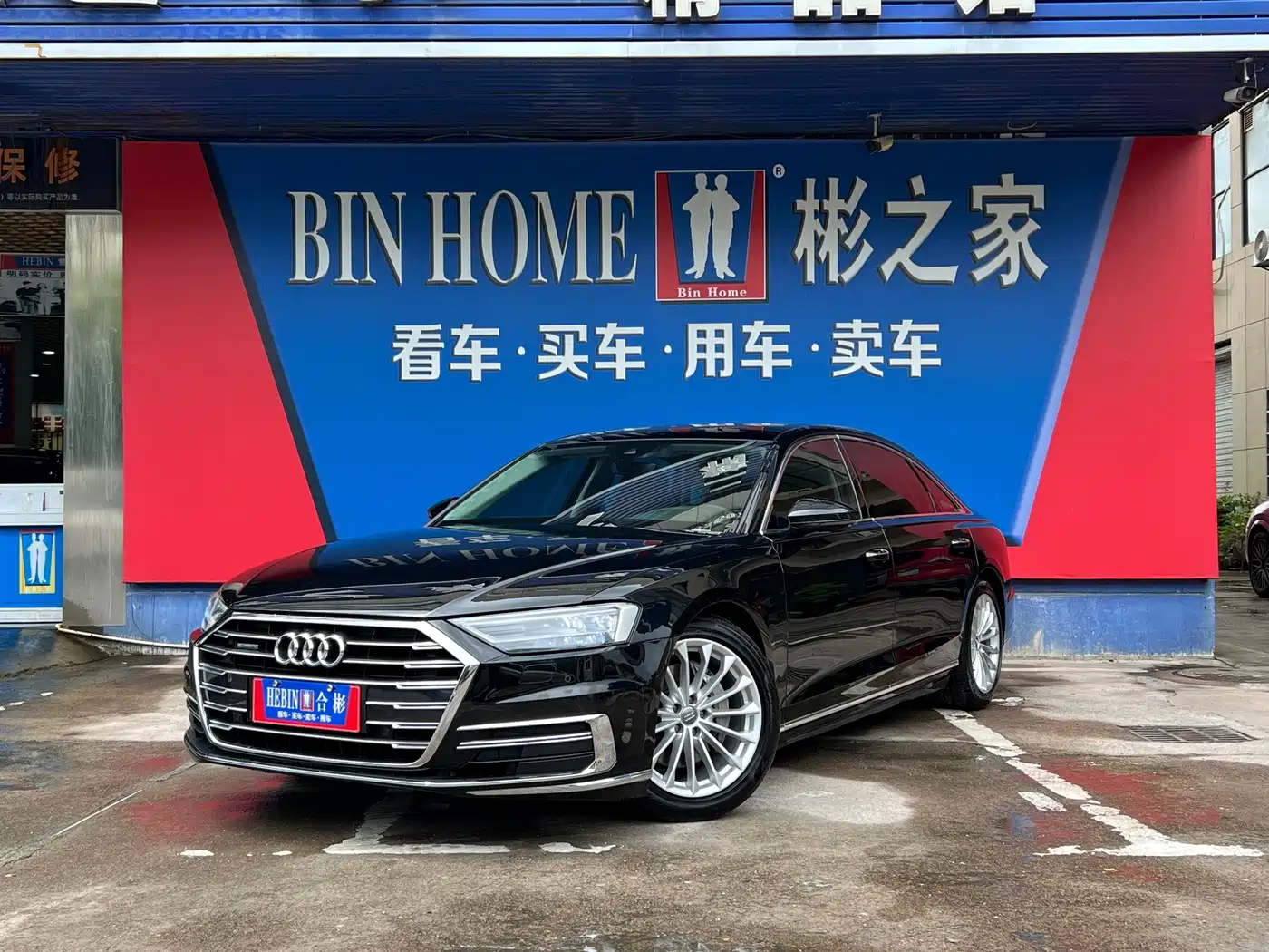 Фото 1 - Audi A8