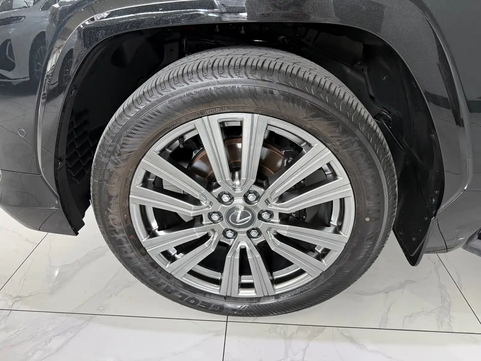 صورة 4 - Lexus LX