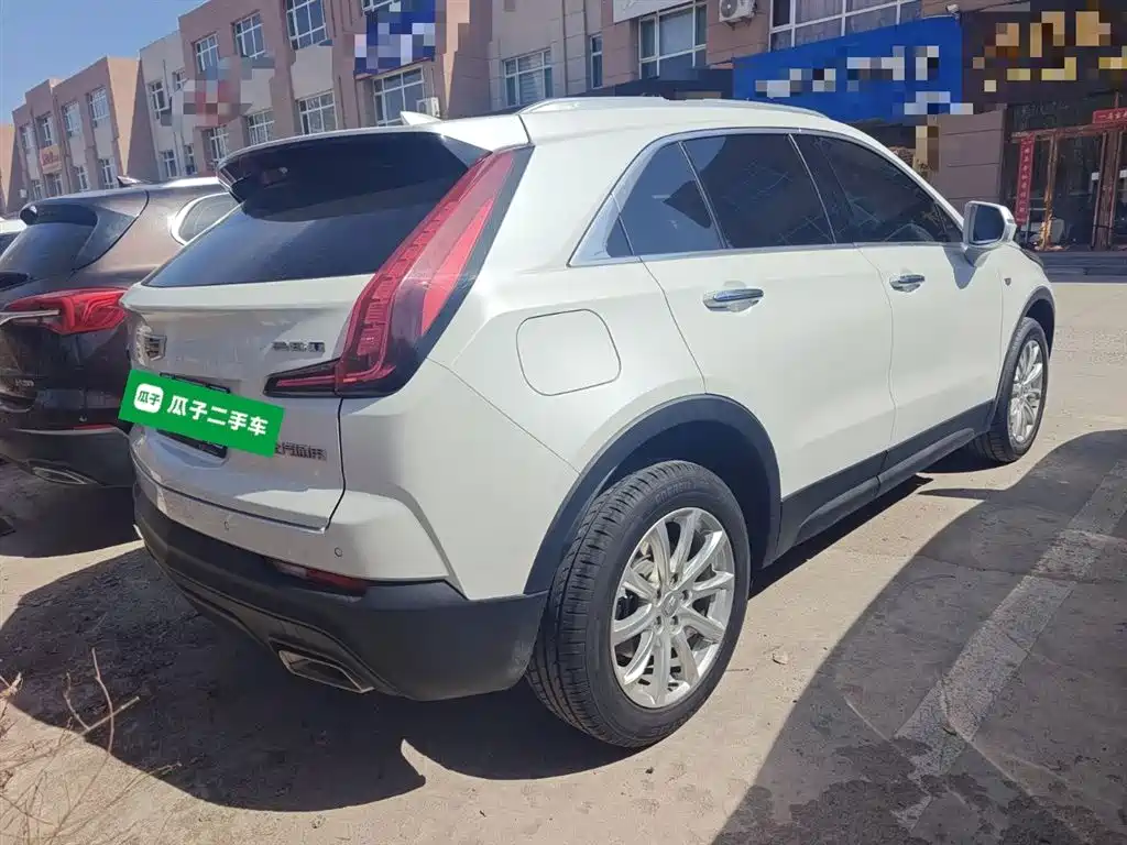 CADILLAC XT4