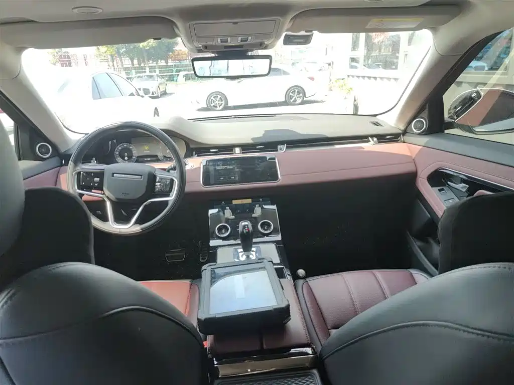 Land Rover Range Rover Evoque 2023 Range Rover Evoque L 249PS Luxury Edition фото 6