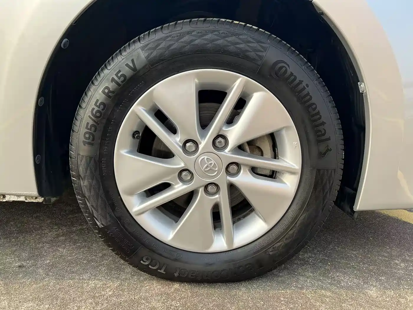 Toyota Corolla 2017 Facelift 1.6L S-CVT GL фото 17