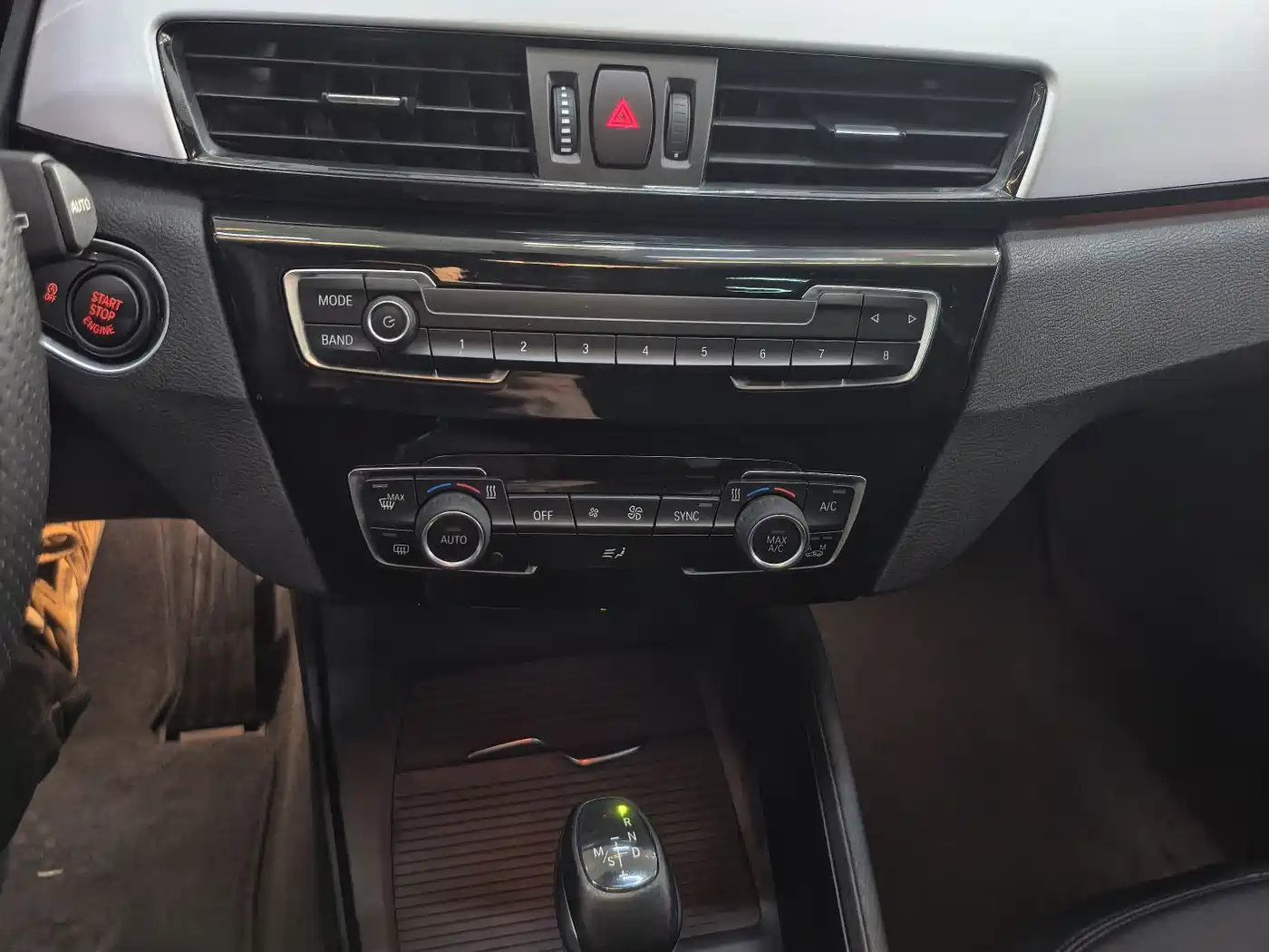 BMW X1 2016 sDrive18Li Premium Model фото 9