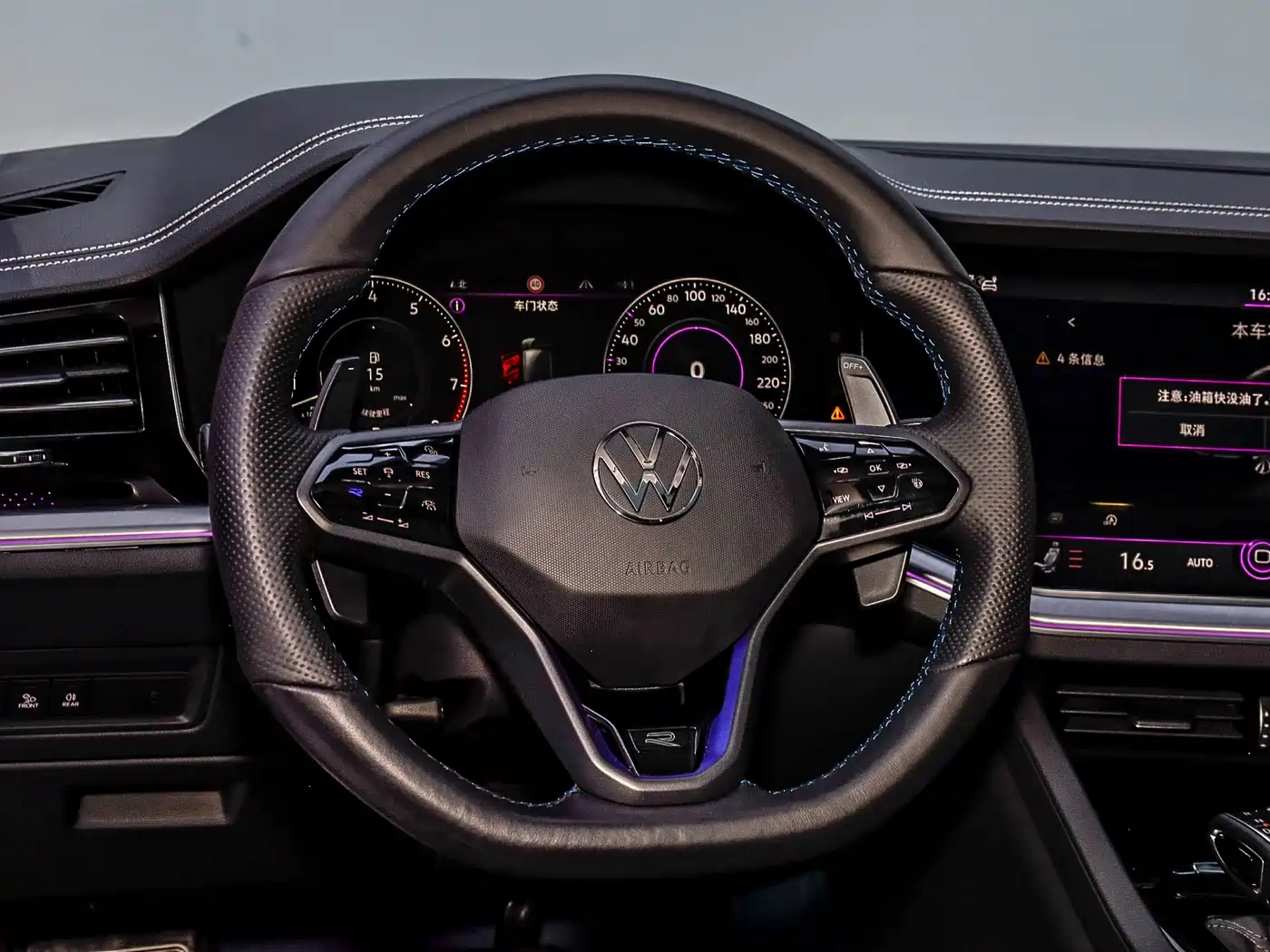 Volkswagen Touareg 2021 3.0TSI Sharp Edition with Gloss Black Sports Package фото 36