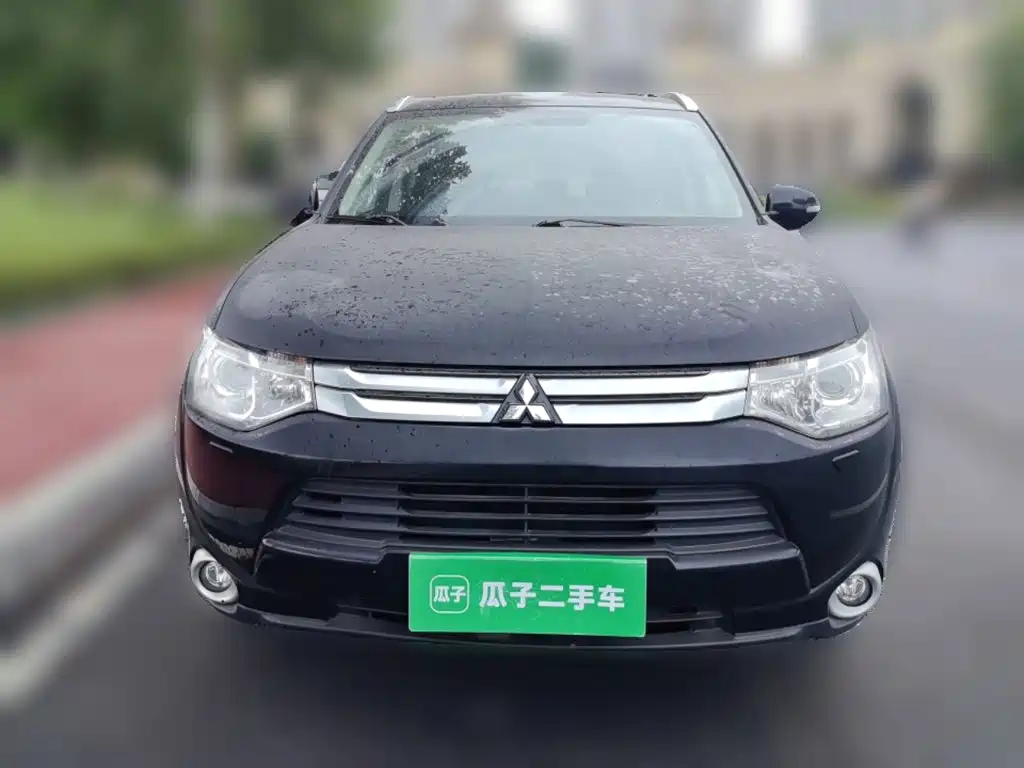 Mitsubishi Outlander (Import) 2014 2014 2.4L 4WD Luxury Value Edition 7-seater