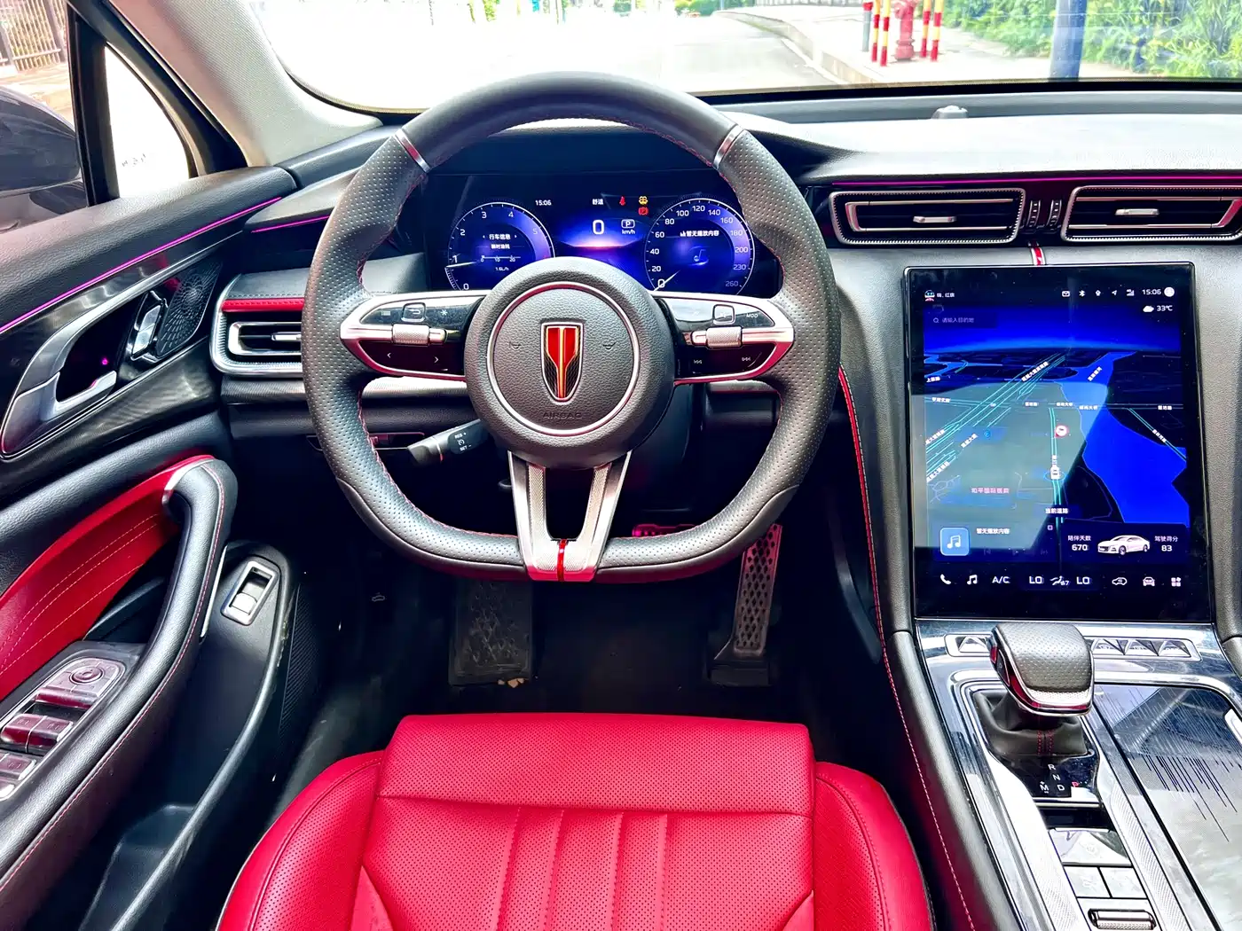 Фото 10 - Hongqi H6