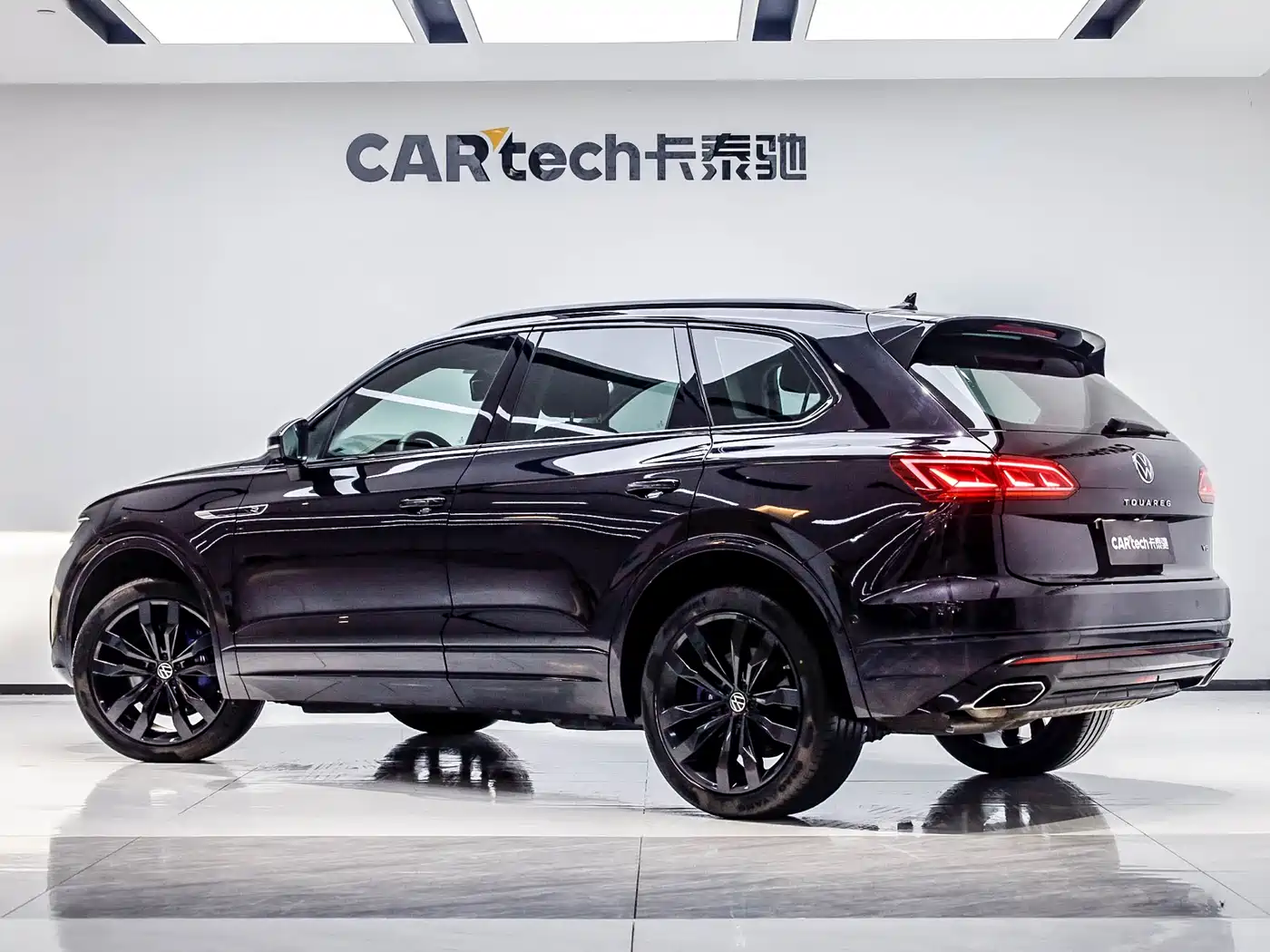Volkswagen Touareg 2021 3.0TSI Sharp Edition with Gloss Black Sports Package фото 4