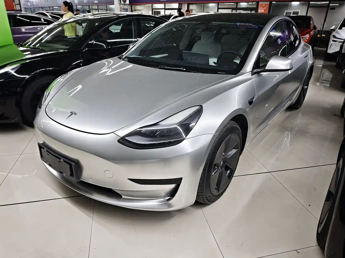 TESLA MODEL 3