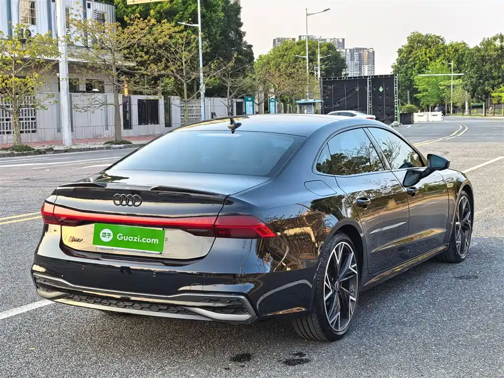 Audi A7L 2024 45 TFSI quattro Black Warrior Edition фото 24