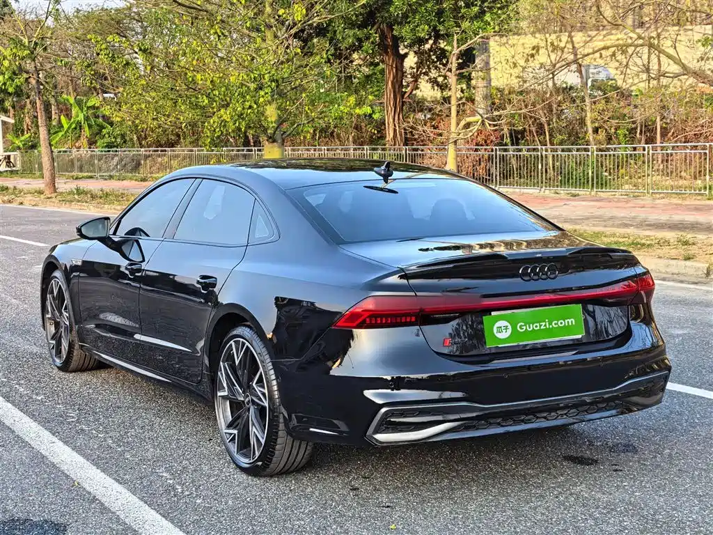 Audi A7L 2024 45 TFSI quattro Black Warrior Edition фото 25