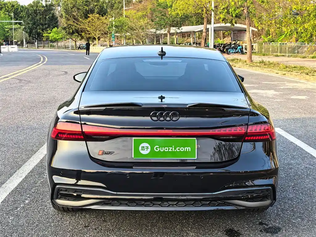 Audi A7L 2024 45 TFSI quattro Black Warrior Edition фото 23
