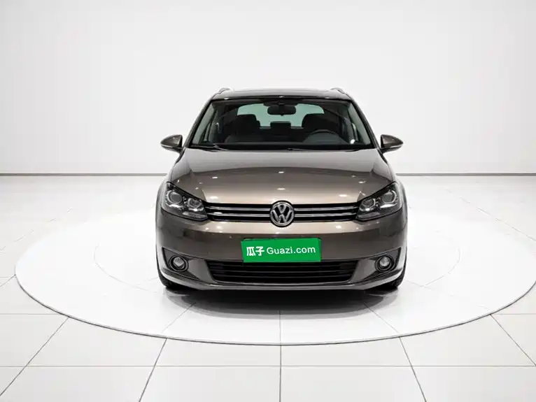 صورة 2 - Volkswagen Touran