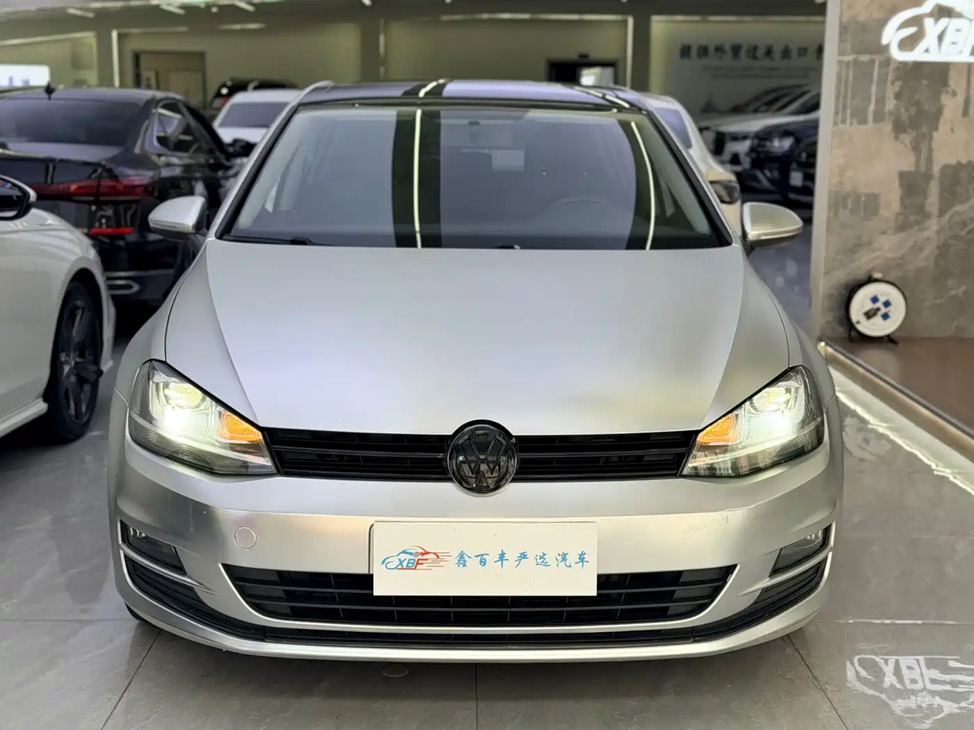 Photo 2 - Volkswagen Golf