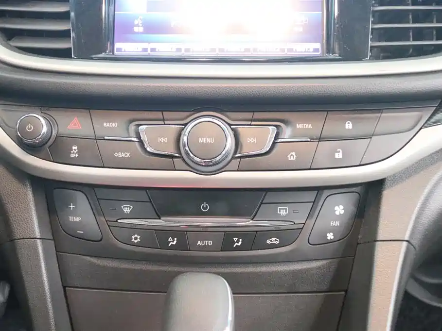 Buick Excelle 2015 18T Dual-Clutch Luxury фото 8