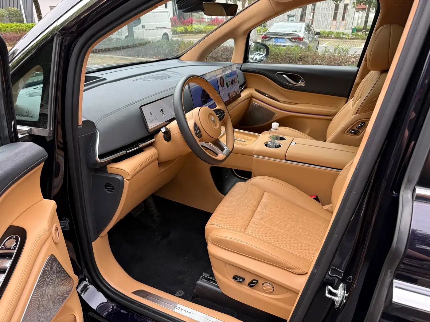 Voyah Auto Voyah Dreamer 2025 PHEV AWD Flagship Kunpeng Edition фото 9