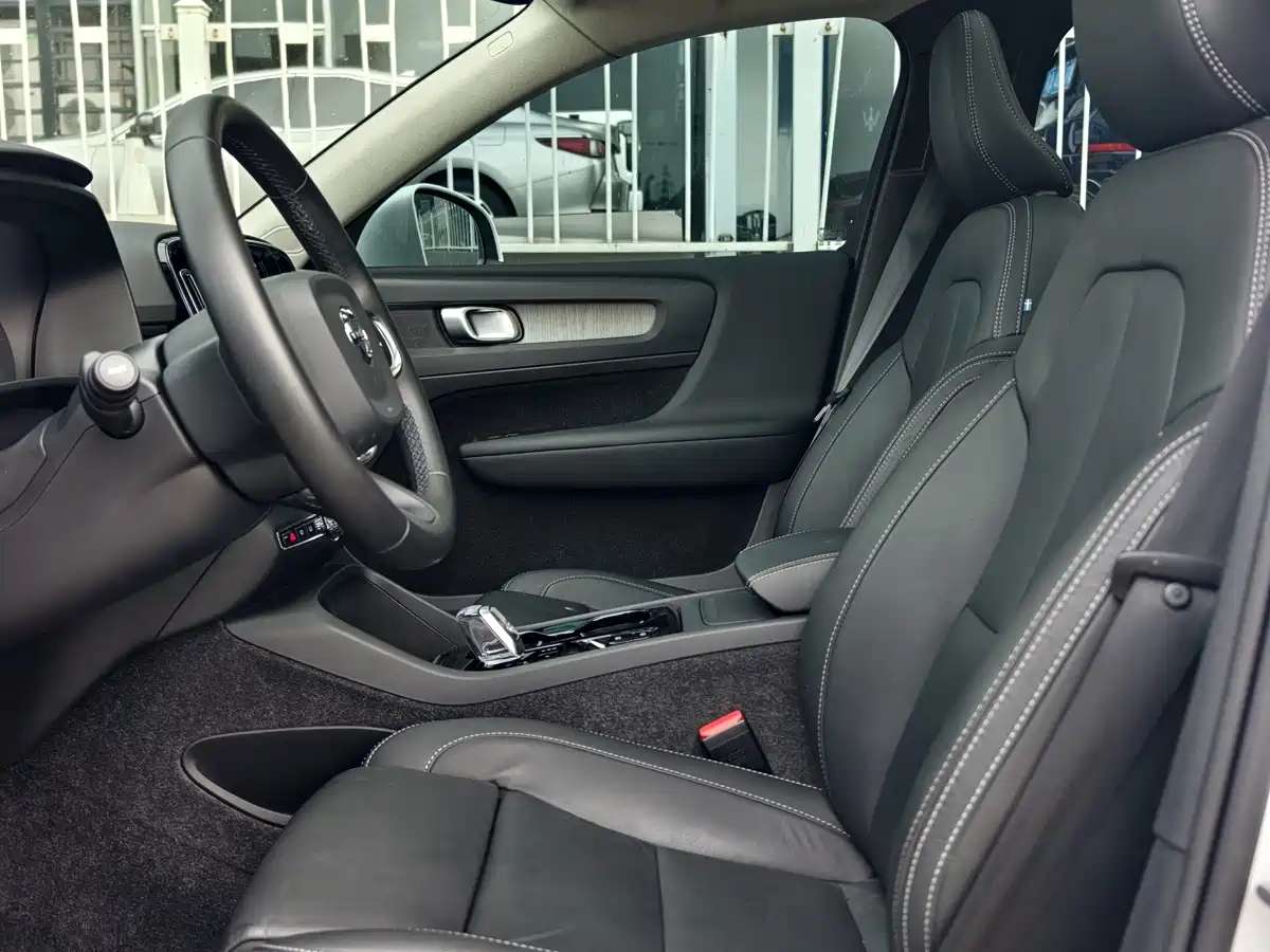 Volvo XC40 2024 2025 B4 AWD Smart Elite Luxury Edition