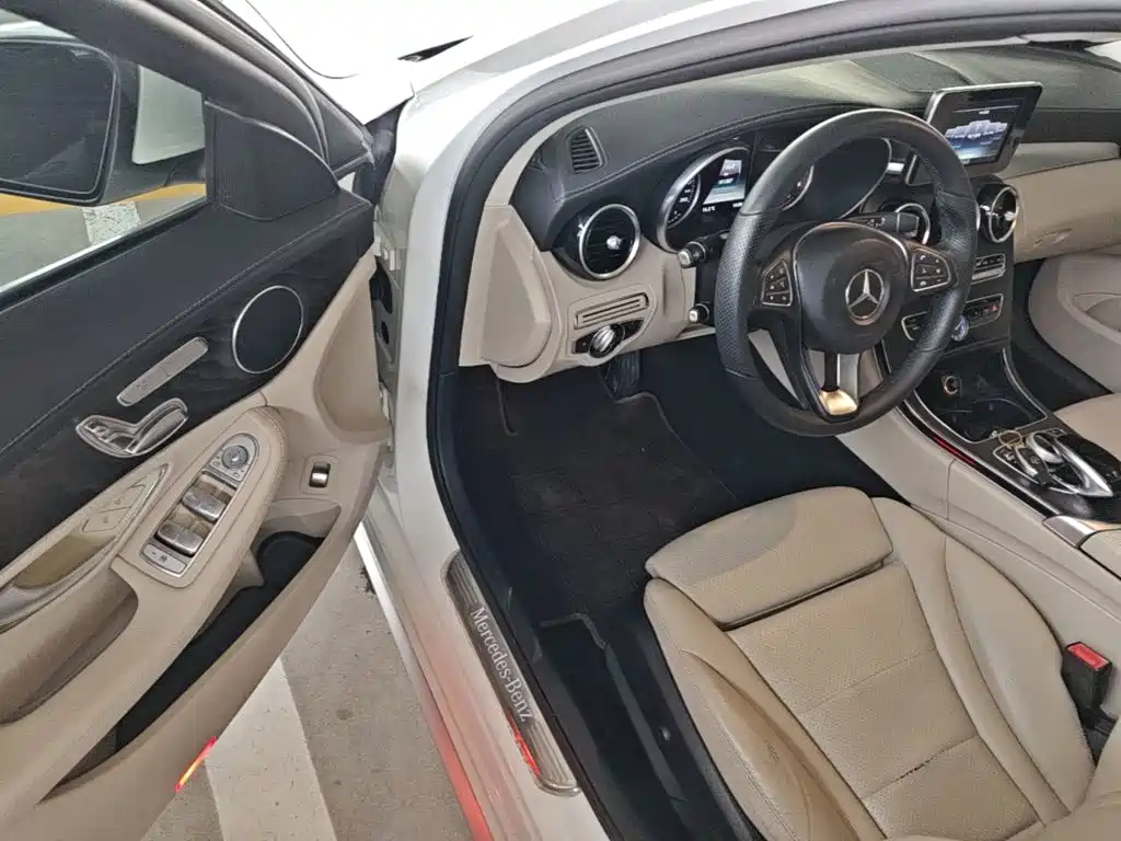 Фото 16 - Mercedes-Benz C-Class